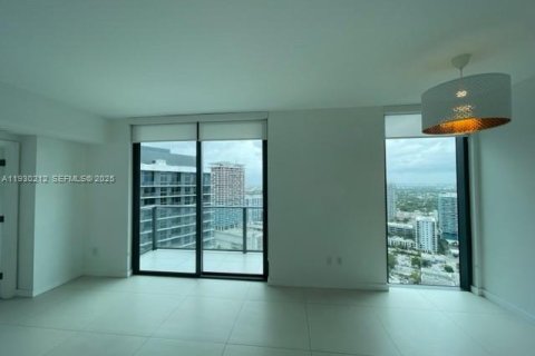 Condominio en alquiler en Miami, Florida, 2 dormitorios, 87.7 m2 № 1989022 - foto 2