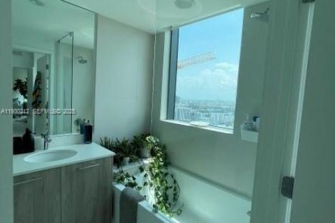 Condominio en alquiler en Miami, Florida, 2 dormitorios, 87.7 m2 № 1989022 - foto 24