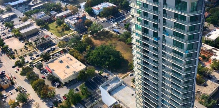 Condominio en Miami, Florida, 2 dormitorios  № 1989022