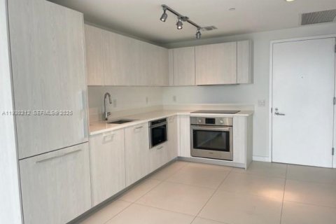 Condominio en alquiler en Miami, Florida, 2 dormitorios, 87.7 m2 № 1989022 - foto 11