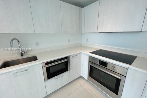 Condominio en alquiler en Miami, Florida, 2 dormitorios, 87.7 m2 № 1989022 - foto 14