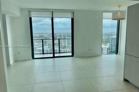 Condominio en alquiler en Miami, Florida, 2 dormitorios, 87.7 m2 № 1989022 - foto 13