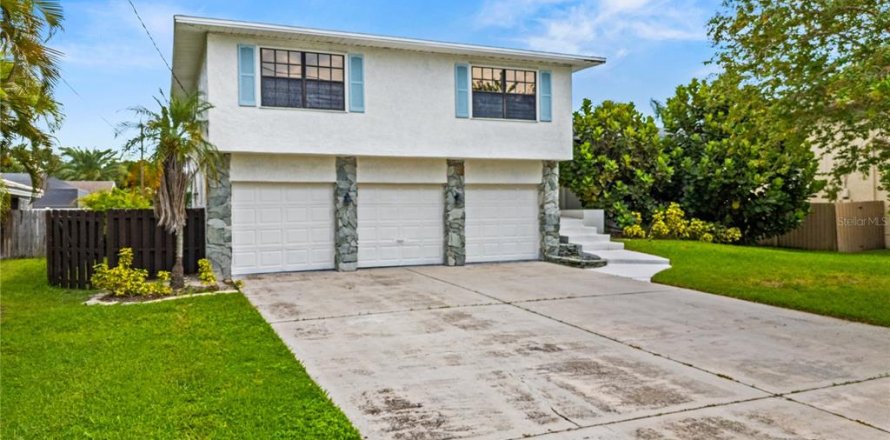 Casa en Largo, Florida 5 dormitorios, 270.25 m2 № 1724322