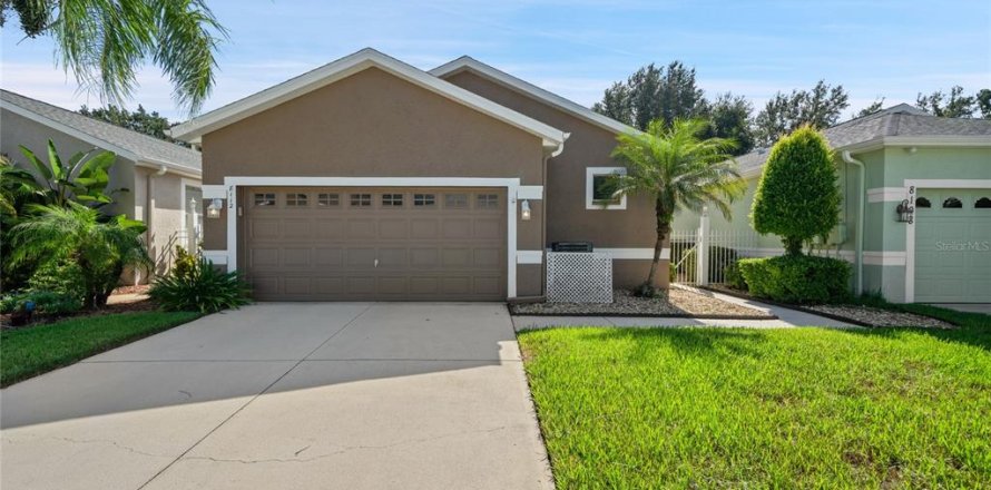 Villa ou maison à Land O' Lakes, Floride 2 chambres, 148.46 m2 № 2425913