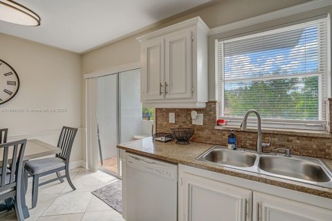 Condominio en alquiler en Pompano Beach, Florida, 2 dormitorios, 82.68 m2 № 1892581 - foto 13