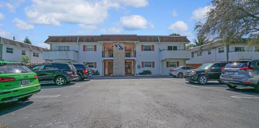 Condominio en Pompano Beach, Florida, 2 dormitorios № 1892581