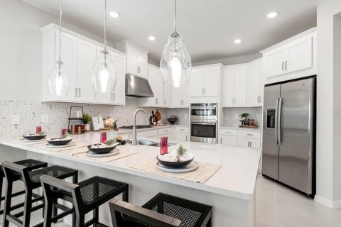 House in Parrish, Florida 4 bedrooms, 239.87 sq.m. № 2406872 - photo 2