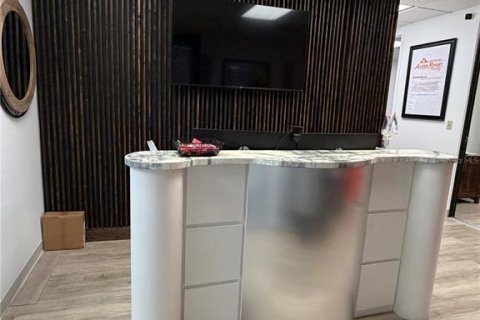 Immobilier commercial à louer à Sarasota, Floride: 175.59 m2 № 2419014 - photo 2