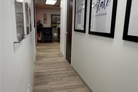Immobilier commercial à louer à Sarasota, Floride: 175.59 m2 № 2419014 - photo 8