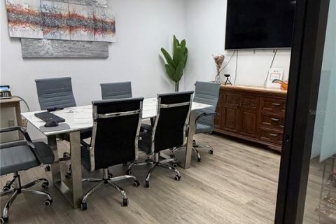 Immobilier commercial à louer à Sarasota, Floride: 175.59 m2 № 2419014 - photo 5