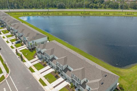 Townhouse in Kissimmee, Florida 3 bedrooms, 127.55 sq.m. № 1903339 - photo 3