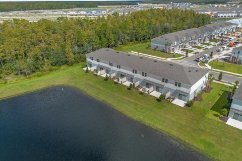 Townhouse in Kissimmee, Florida 3 bedrooms, 127.55 sq.m. № 1903339 - photo 24