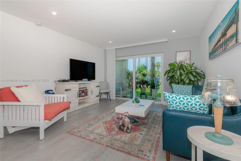 Condo in Miami, Florida, 2 bedrooms  № 2054265 - photo 6
