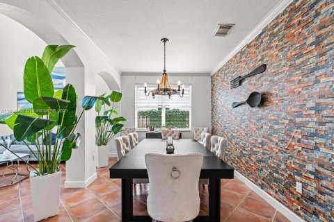 House in Miami, Florida 4 bedrooms, 275.36 sq.m. № 1748124 - photo 12