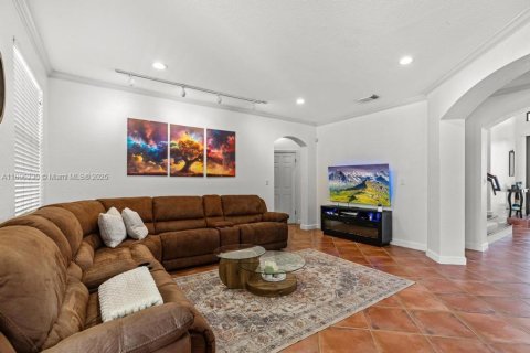 House in Miami, Florida 4 bedrooms, 275.36 sq.m. № 1748124 - photo 16