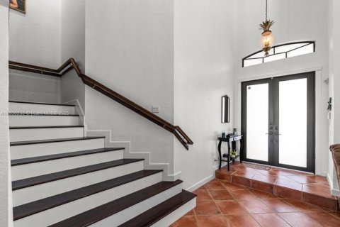 House in Miami, Florida 4 bedrooms, 275.36 sq.m. № 1748124 - photo 7