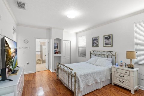 House in Miami, Florida 4 bedrooms, 275.36 sq.m. № 1748124 - photo 22