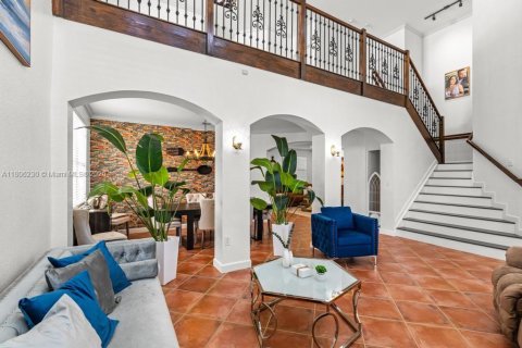 House in Miami, Florida 4 bedrooms, 275.36 sq.m. № 1748124 - photo 11