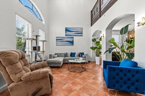 House in Miami, Florida 4 bedrooms, 275.36 sq.m. № 1748124 - photo 9