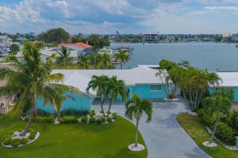 Villa ou maison à Saint Pete Beach, Floride 4 chambres, 193.14 m2 № 2415561