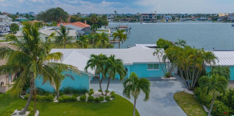 Villa ou maison à Saint Pete Beach, Floride 4 chambres, 193.14 m2 № 2415561