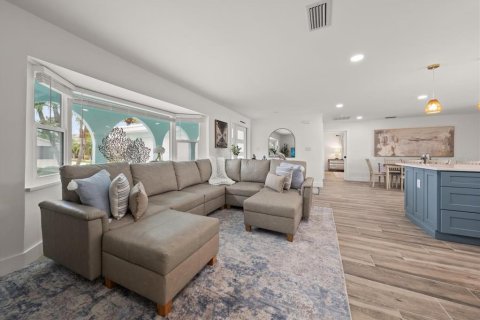 Villa ou maison à vendre à Saint Pete Beach, Floride: 4 chambres, 193.14 m2 № 2415561 - photo 7