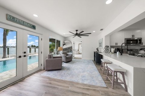 Villa ou maison à vendre à Saint Pete Beach, Floride: 4 chambres, 193.14 m2 № 2415561 - photo 17
