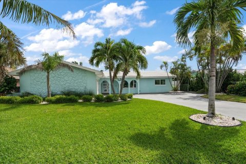 Villa ou maison à vendre à Saint Pete Beach, Floride: 4 chambres, 193.14 m2 № 2415561 - photo 3