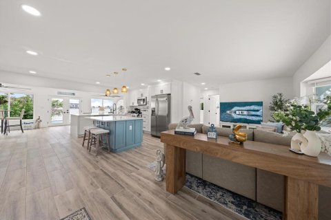 Villa ou maison à vendre à Saint Pete Beach, Floride: 4 chambres, 193.14 m2 № 2415561 - photo 6