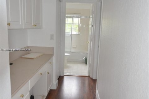 Townhouse in Miramar, Florida 3 bedrooms, 149.57 sq.m. № 1875626 - photo 13