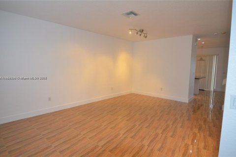 Townhouse in Miramar, Florida 3 bedrooms, 149.57 sq.m. № 1875626 - photo 8