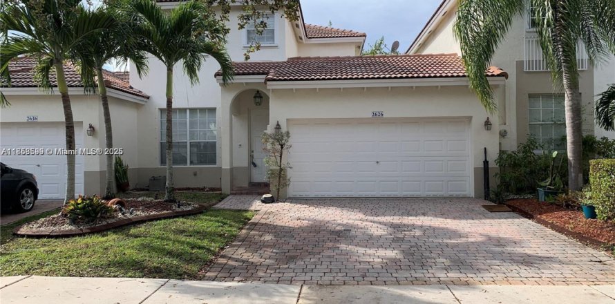 Townhouse in Miramar, Florida 3 bedrooms, 149.57 sq.m. № 1875626