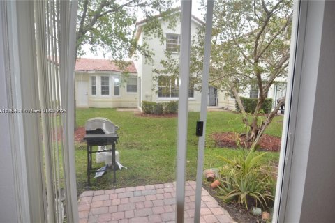 Townhouse in Miramar, Florida 3 bedrooms, 149.57 sq.m. № 1875626 - photo 21