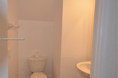 Townhouse in Miramar, Florida 3 bedrooms, 149.57 sq.m. № 1875626 - photo 17