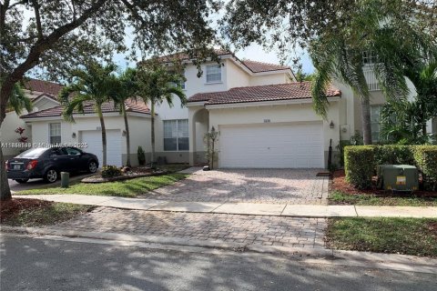 Townhouse in Miramar, Florida 3 bedrooms, 149.57 sq.m. № 1875626 - photo 2