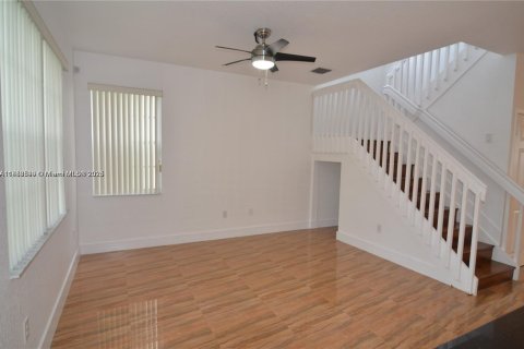 Townhouse in Miramar, Florida 3 bedrooms, 149.57 sq.m. № 1875626 - photo 7