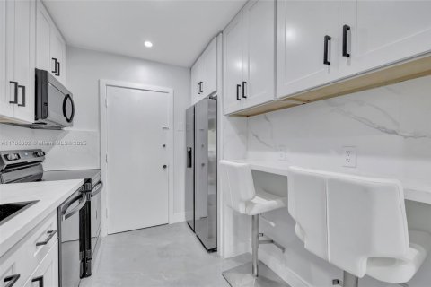 Condo in Fort Lauderdale, Florida, 1 bedroom  № 1960311 - photo 3