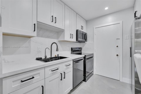 Condo in Fort Lauderdale, Florida, 1 bedroom  № 1960311 - photo 2