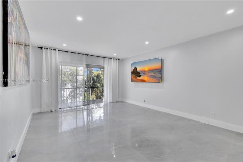 Condo in Fort Lauderdale, Florida, 1 bedroom  № 1960311 - photo 1