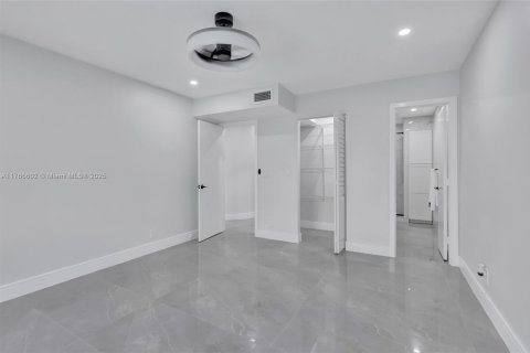 Condo in Fort Lauderdale, Florida, 1 bedroom  № 1960311 - photo 4