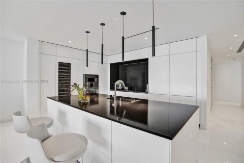 Condo in Miami, Florida, 5 bedrooms  № 1991151 - photo 7