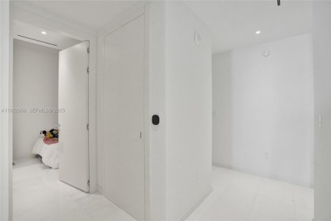Condo in Miami, Florida, 5 bedrooms  № 1991151 - photo 21