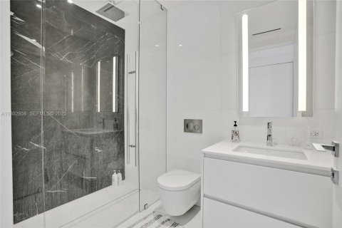 Condo in Miami, Florida, 5 bedrooms  № 1991151 - photo 17