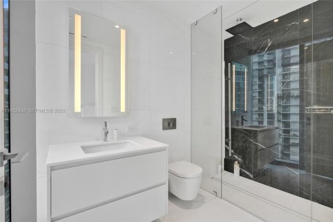 Condo in Miami, Florida, 5 bedrooms  № 1991151 - photo 15