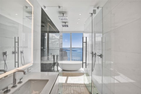 Condo in Miami, Florida, 5 bedrooms  № 1991151 - photo 11