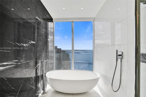 Condo in Miami, Florida, 5 bedrooms  № 1991151 - photo 12