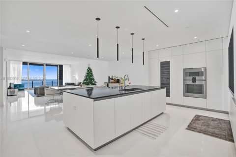 Condo in Miami, Florida, 5 bedrooms  № 1991151 - photo 6