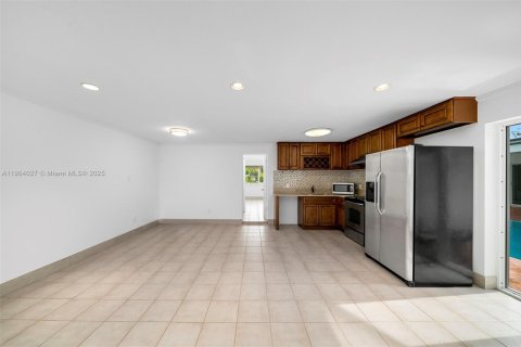 Casa en alquiler en Pinecrest, Florida, 4 dormitorios, 193.24 m2 № 2012480 - foto 16