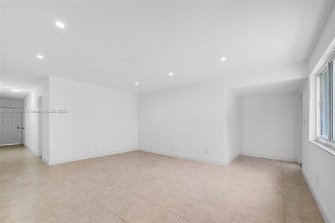 Casa en alquiler en Pinecrest, Florida, 4 dormitorios, 193.24 m2 № 2012480 - foto 9