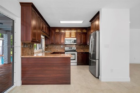 Casa en alquiler en Pinecrest, Florida, 4 dormitorios, 193.24 m2 № 2012480 - foto 6